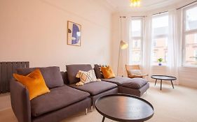 Stunning 2 Bed Property In Heart Of West End